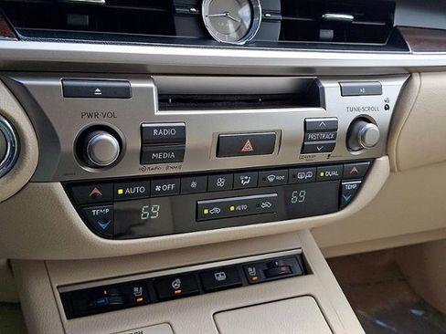 Used 2014 Lexus ES 350 w/ Luxury Package FWD image 13