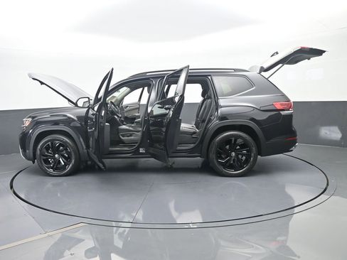 Used 2022 Volkswagen Atlas SE w/ Black Wheel Package image 75