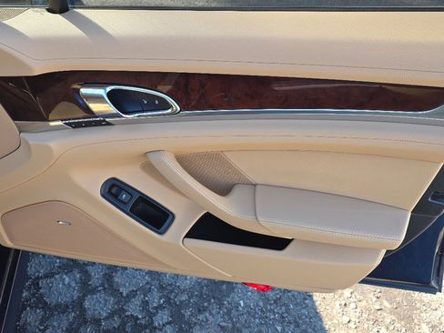 Used 2014 Porsche Panamera 4 image 16