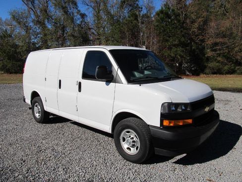 Used 2021 Chevrolet Express 2500 w/ Driver Convenience Package image 8