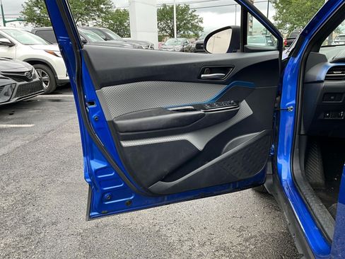 Used 2019 Toyota C-HR XLE FWD image 18