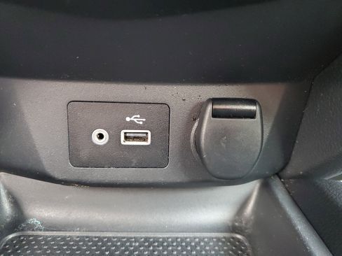 Used 2019 Nissan Rogue SV image 28