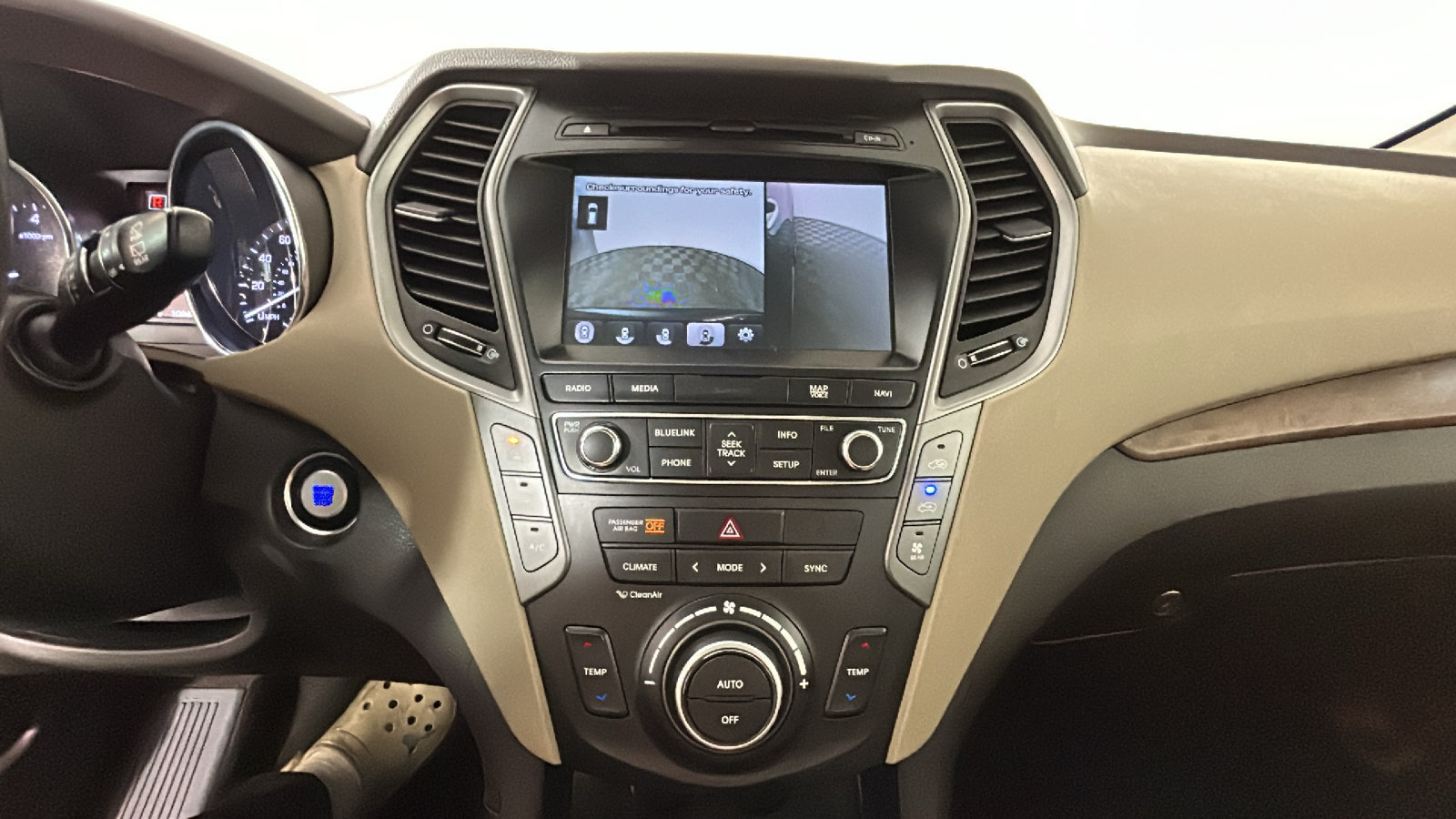 Used 2017 Hyundai Santa Fe Limited AWD/4WD image 29