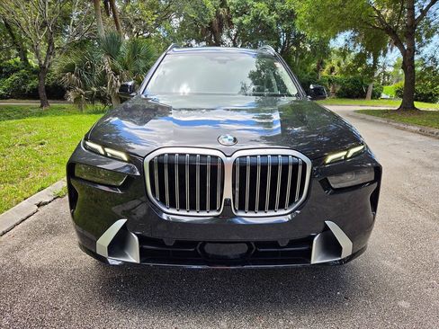 Used 2025 BMW X7 xDrive40i AWD/4WD image 2