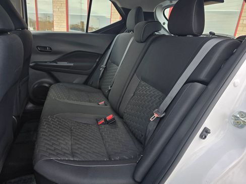 Used 2022 Nissan Kicks S image 9