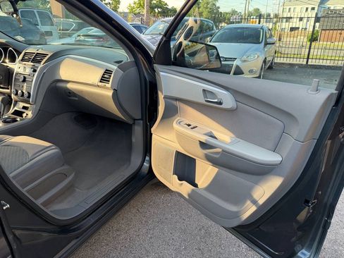 Used 2011 Chevrolet Traverse LS FWD image 18