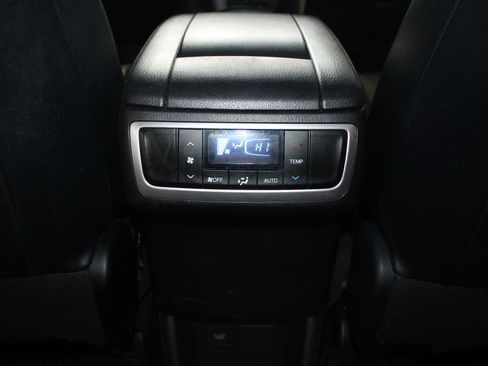 Used 2019 Toyota Highlander XLE image 19