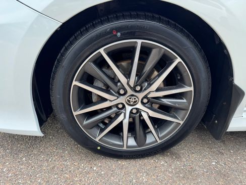 Used 2021 Toyota Camry XLE image 24