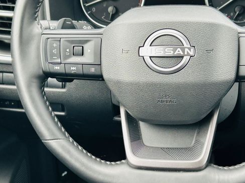Used 2025 Nissan Rogue SV AWD/4WD image 15