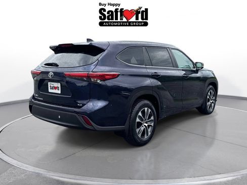 Used 2023 Toyota Highlander XLE FWD image 9