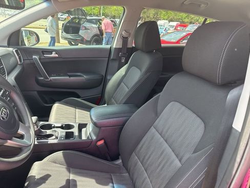 Used 2020 Kia Sportage LX AWD/4WD image 11