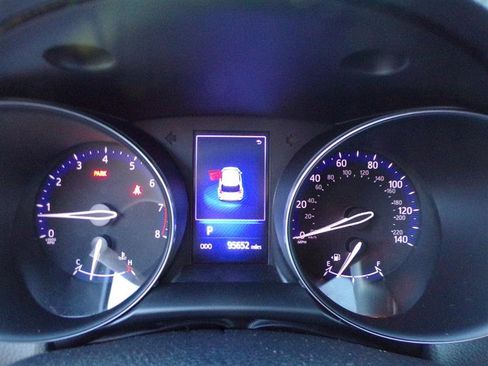 Used 2018 Toyota C-HR XLE image 34