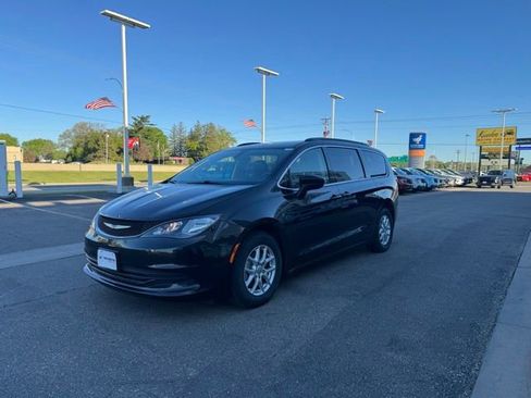 Used 2020 Chrysler Voyager Lxi FWD image 26