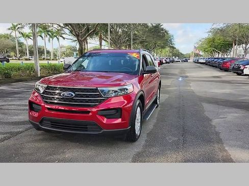 Used 2021 Ford Explorer XLT image 48