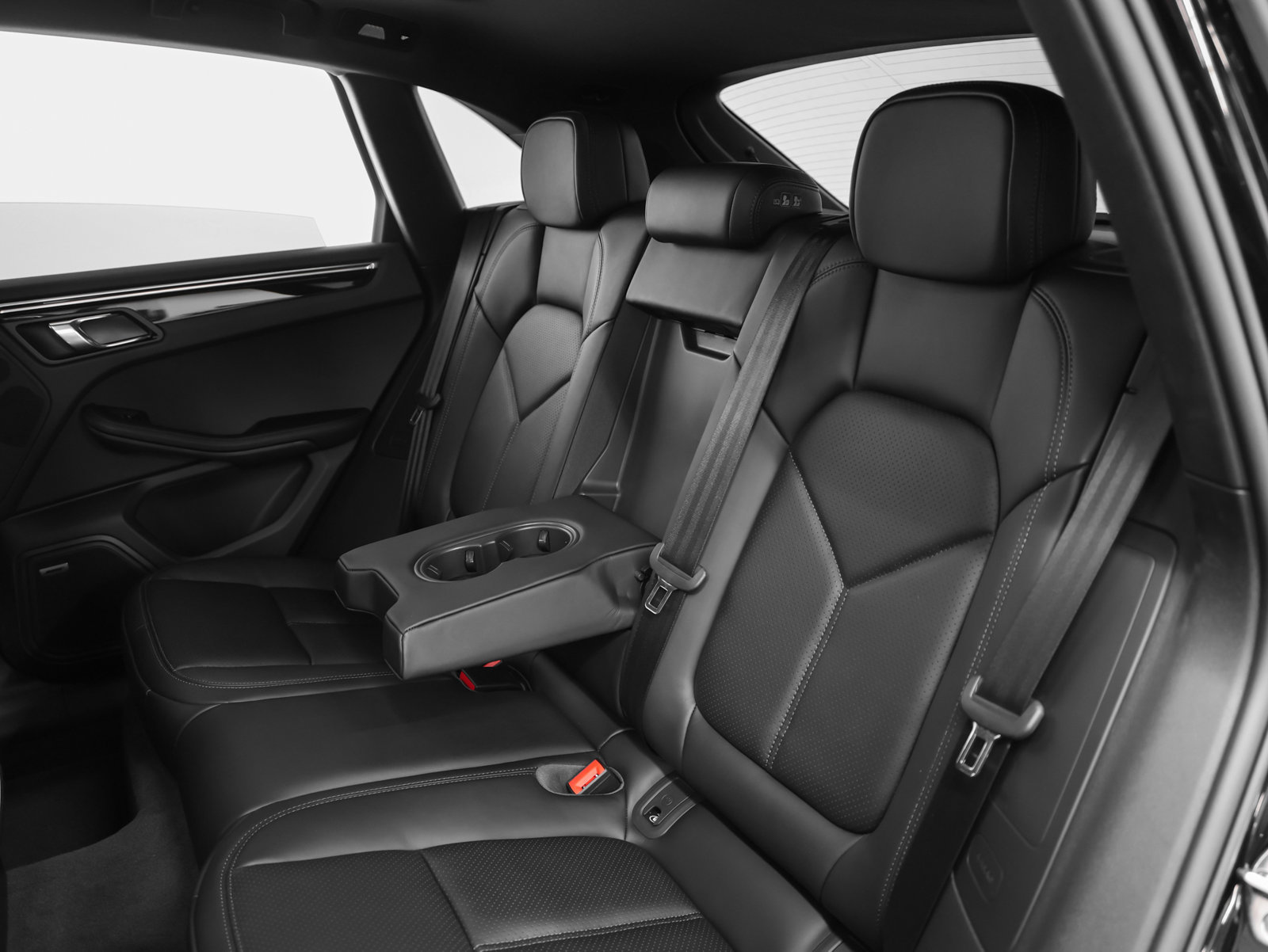 Certified 2026 Porsche Macan AWD/4WD image 36