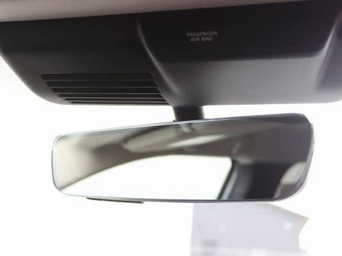 New 2025 Mitsubishi Outlander SE image 21