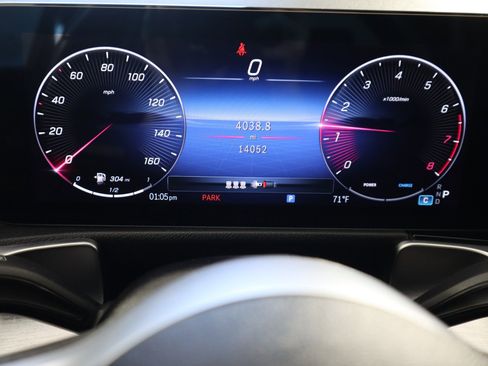 Used 2025 Mercedes-Benz GLB 250 4MATIC image 18