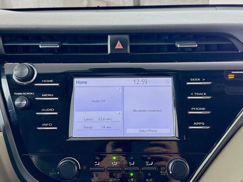 Used 2018 Toyota Camry LE FWD image 11