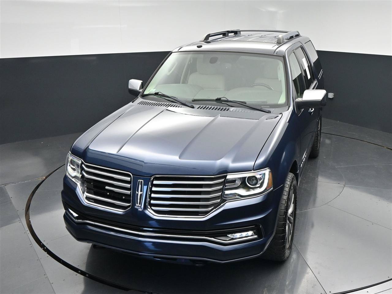 Used 2017 Lincoln Navigator Select AWD/4WD image 20