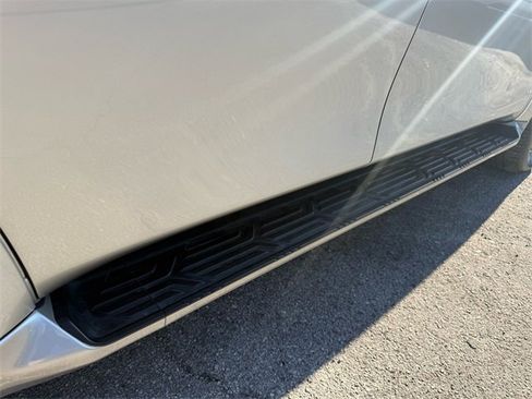 Used 2024 Nissan Armada SL w/ Captain's Chairs Package image 22