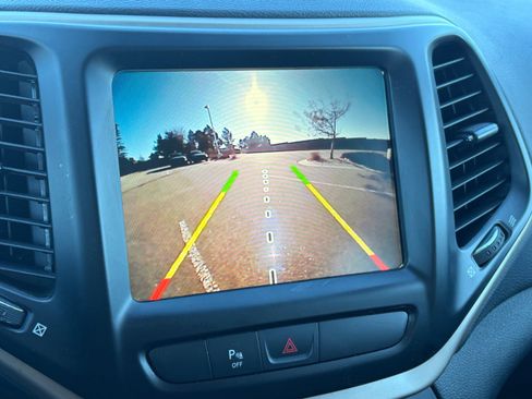 Used 2018 Jeep Cherokee Limited image 17