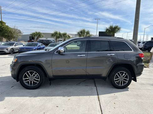 Used 2019 Jeep Grand Cherokee Limited w/ Trailer Tow Group IV image 8