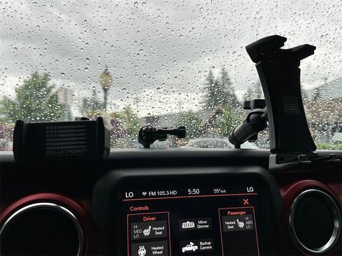 Used 2023 Jeep Gladiator Rubicon w/ Cold Weather Group image 28