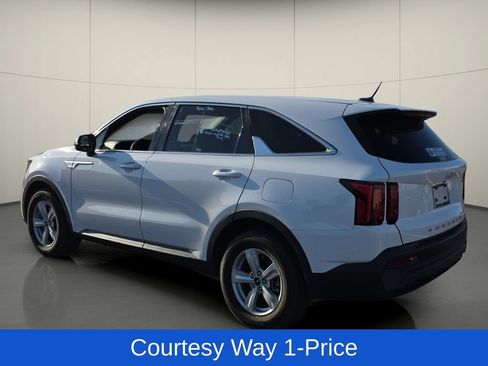 Used 2022 Kia Sorento LX FWD image 6