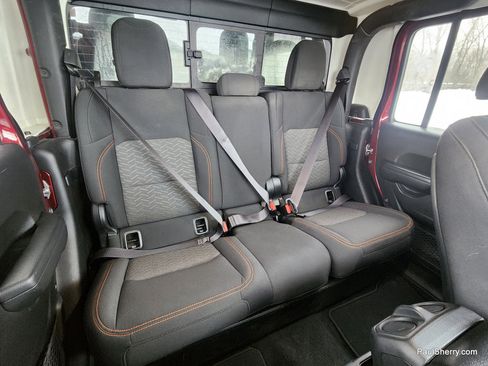 Used 2022 Jeep Gladiator Mojave w/ Cold Weather Group image 5