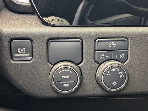 Used 2025 Chevrolet Silverado 1500 LT RWD image 23