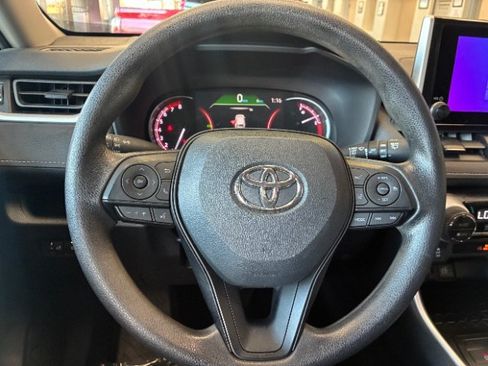 Used 2025 Toyota RAV4 XLE FWD image 15