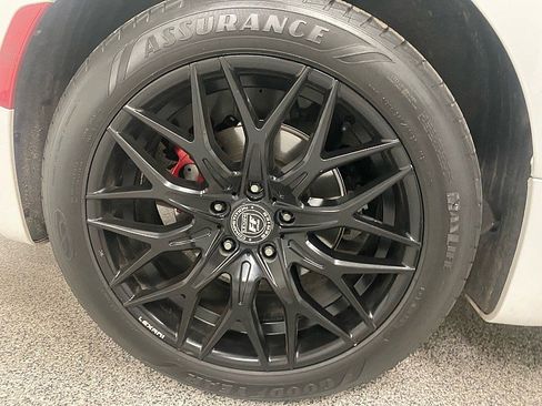 Used 2017 Chrysler Pacifica Limited image 25