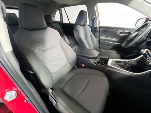Used 2025 Toyota RAV4 XLE w/ Convenience Package FWD image 30