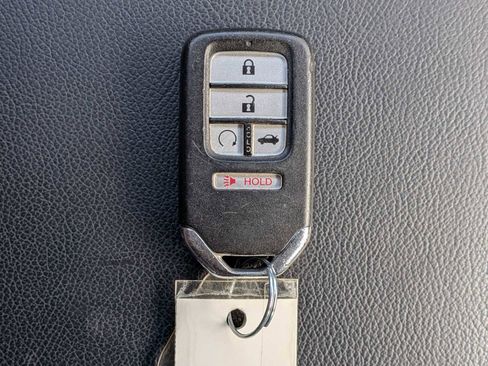 Used 2018 Honda Accord Touring image 30