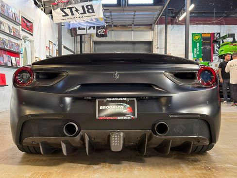 Used 2018 Ferrari 488 GTB RWD image 8