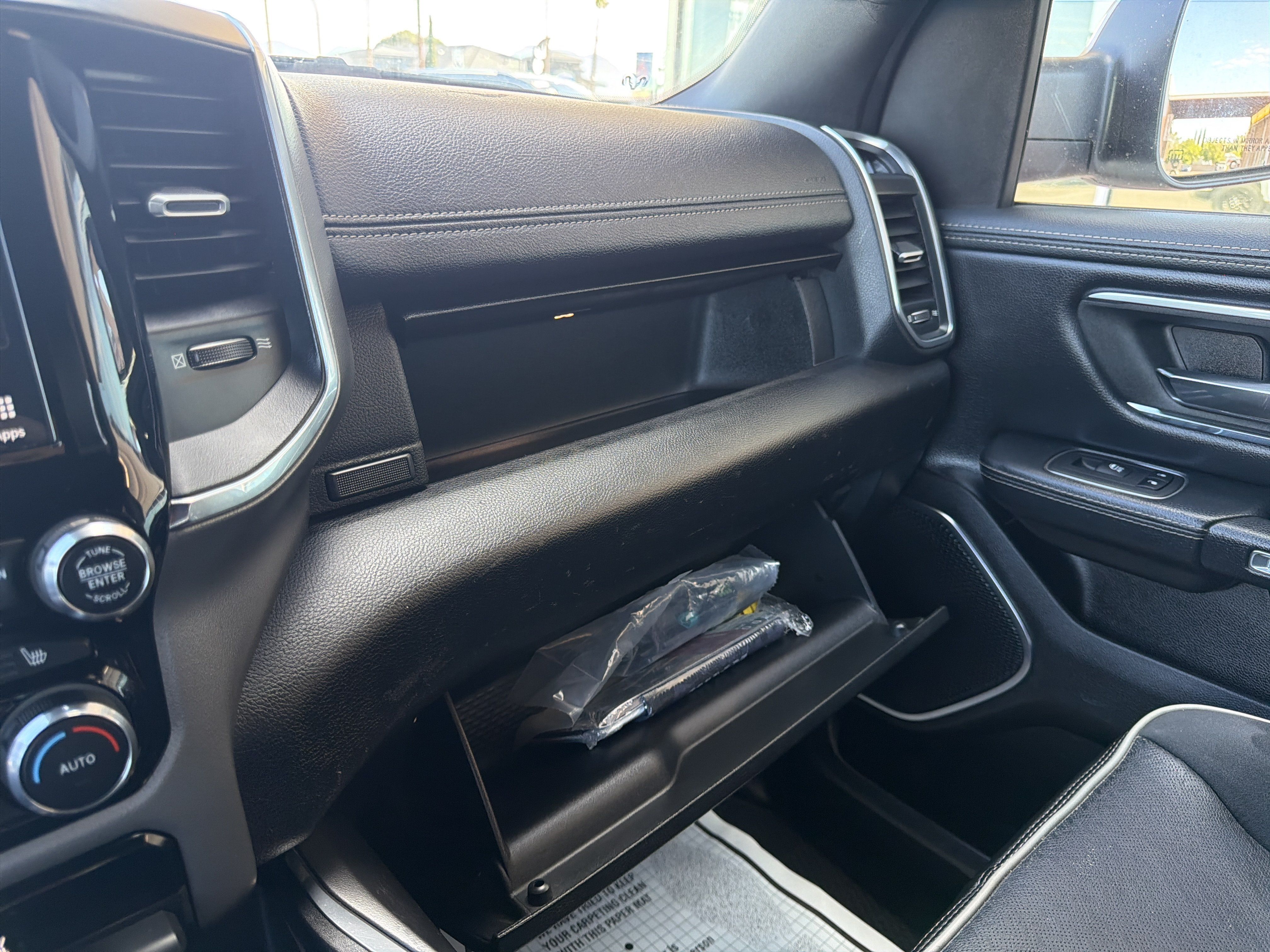 Used 2024 RAM 1500 Laramie AWD/4WD image 21