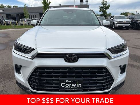 Used 2024 Toyota Grand Highlander AWD image 2