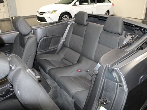 Used 2014 Ford Mustang Convertible RWD image 31