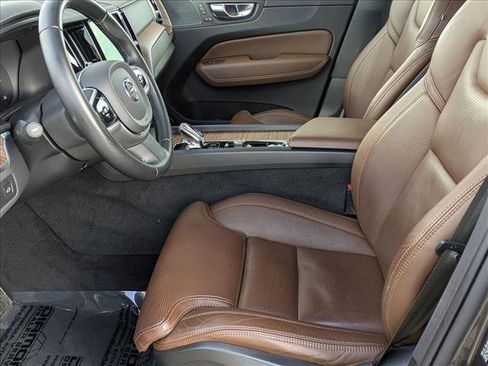 Used 2022 Volvo XC60 B5 Inscription image 17