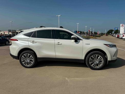 Used 2021 Toyota Venza Limited w/ Advanced Technology Package AWD/4WD image 2