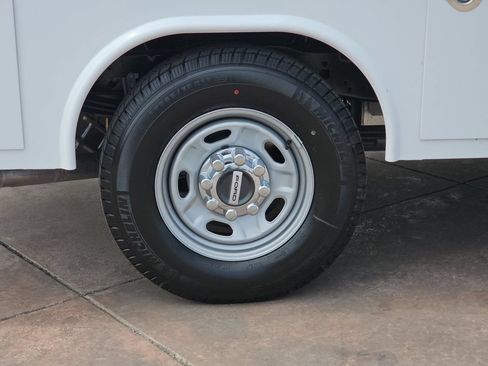 New 2026 Ford F250 XL w/ XL Chrome Package RWD image 37