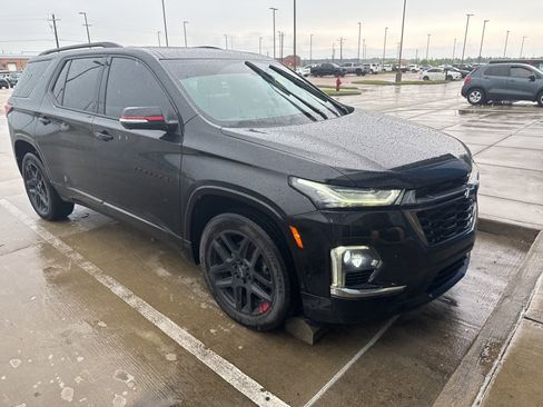 Used 2023 Chevrolet Traverse Premier w/ Redline Edition FWD image 3