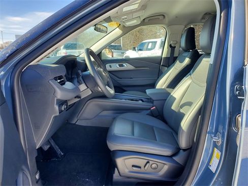 Used 2025 Ford Explorer Active w/ Active Comfort Package image 19
