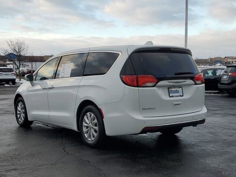 Used 2018 Chrysler Pacifica Touring Plus image 5