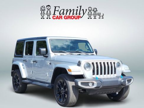 Used 2023 Jeep Wrangler Unlimited Sahara w/ Cold Weather Group AWD/4WD image 2