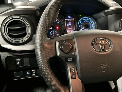 Used 2020 Toyota Tacoma TRD Sport w/ Technology Package AWD/4WD image 22