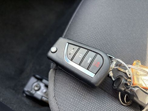 Used 2025 Toyota Corolla LE image 21