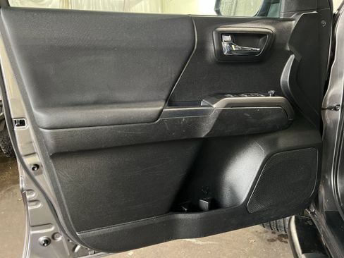 Used 2021 Toyota Tacoma TRD Sport w/ Technology Package image 14