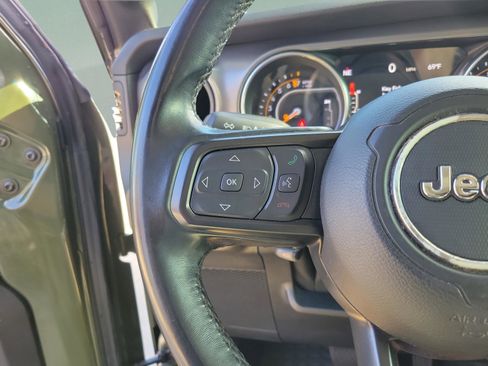 Used 2021 Jeep Gladiator Sport image 13