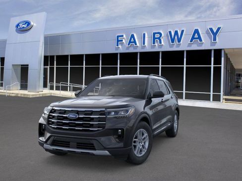 Used 2025 Ford Explorer Active w/ Active Comfort Package RWD image 2